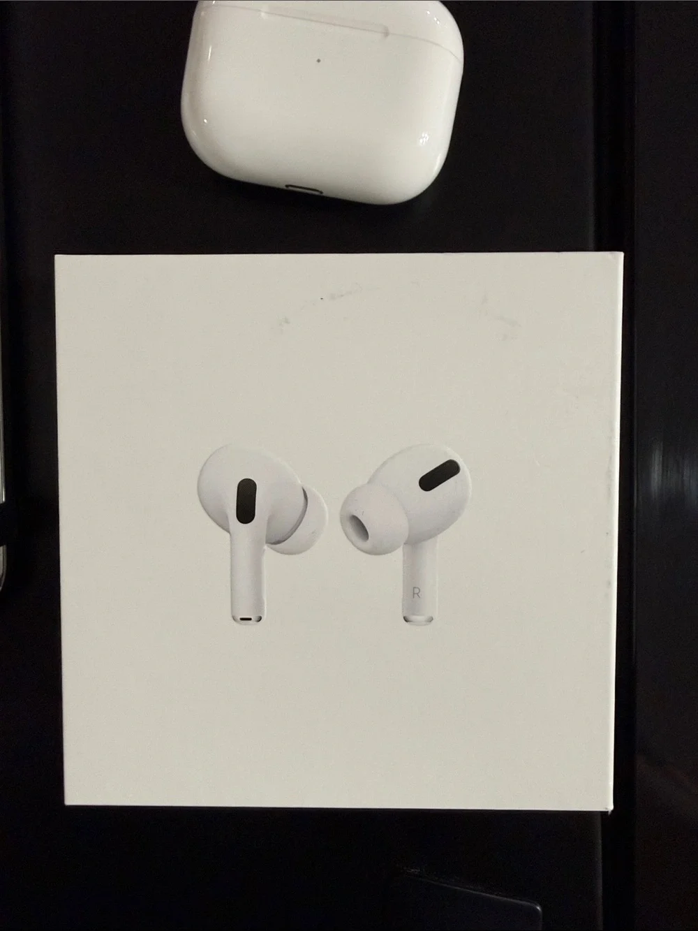 Apple AirPods Pro Wireless Charging Case - White